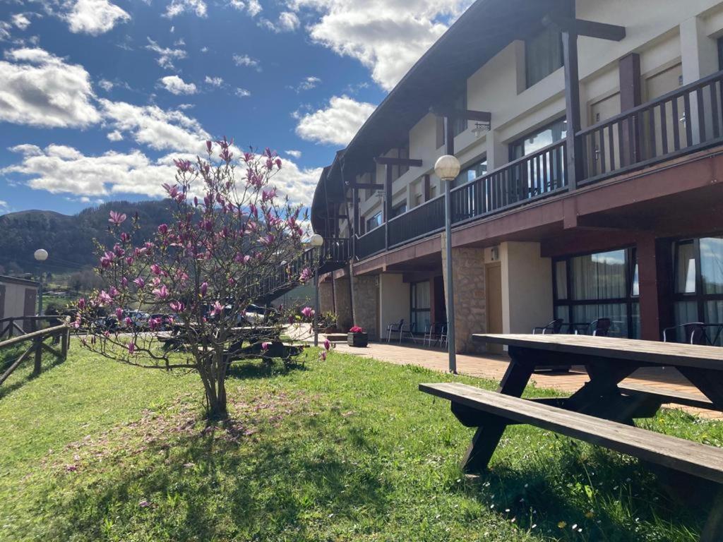 Apartamentos Aldea Del Puente Onís Eksteriør bilde