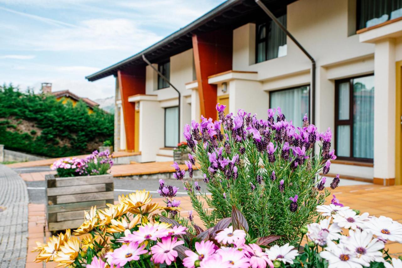 Apartamentos Aldea Del Puente Onís Eksteriør bilde