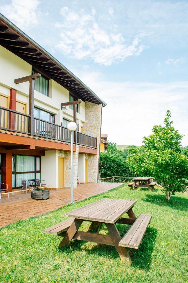 Apartamentos Aldea Del Puente Onís Eksteriør bilde