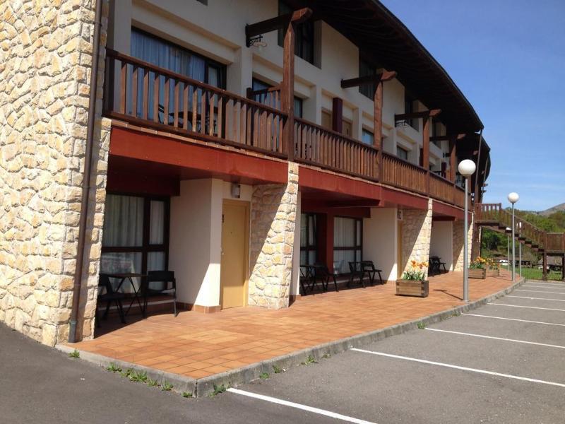 Apartamentos Aldea Del Puente Onís Eksteriør bilde