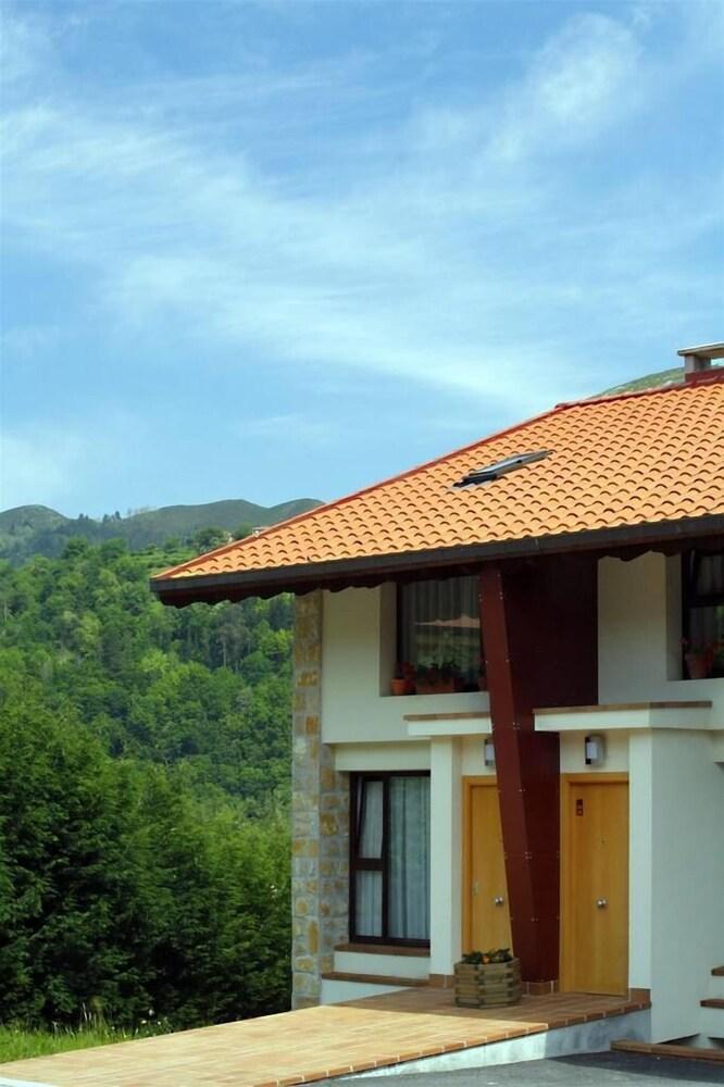 Apartamentos Aldea Del Puente Onís Eksteriør bilde