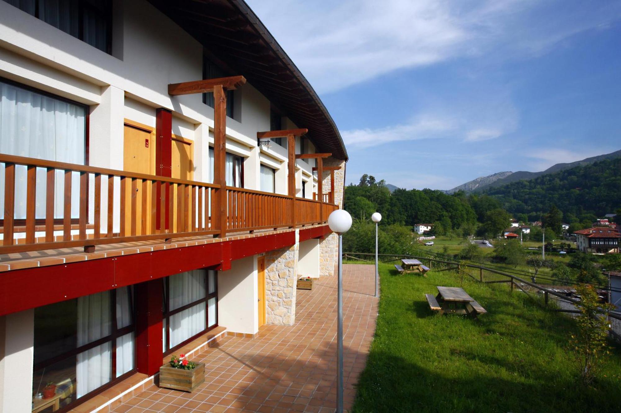 Apartamentos Aldea Del Puente Onís Eksteriør bilde